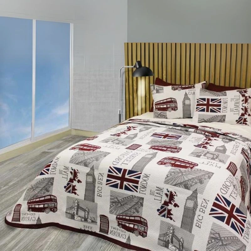 Colcha con motivos londineses y británicos como la torre de Londres, la bandera Union Jack o los míticos autobuses de dos pisos - Algodonea