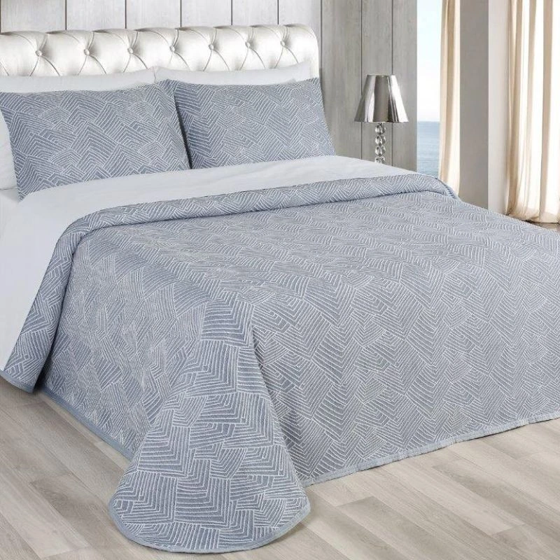 Colcha de verano gris colocada en una cama doble - Algodonea textil hogar