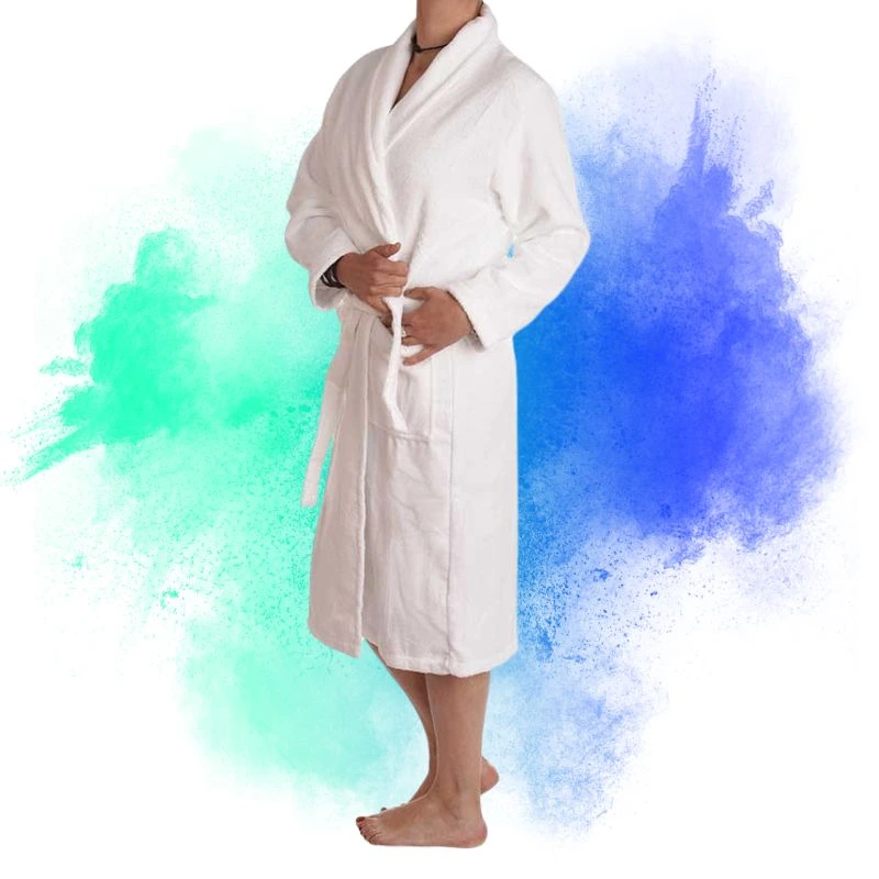 Albornoz blanco sobre modelo - Algodonea