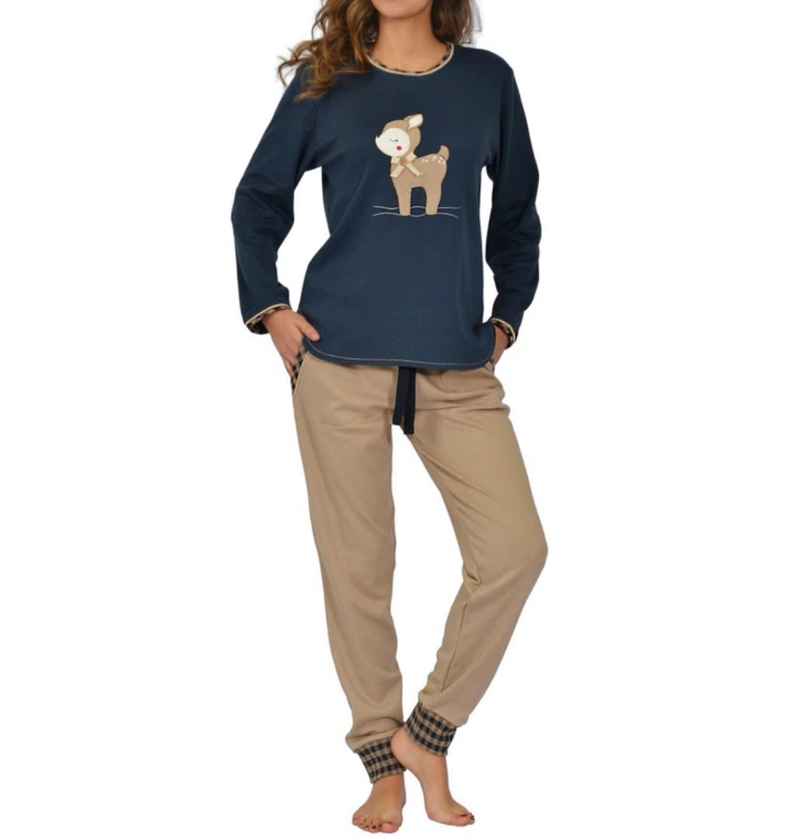 Pijama de invierno con detalle en el pecho